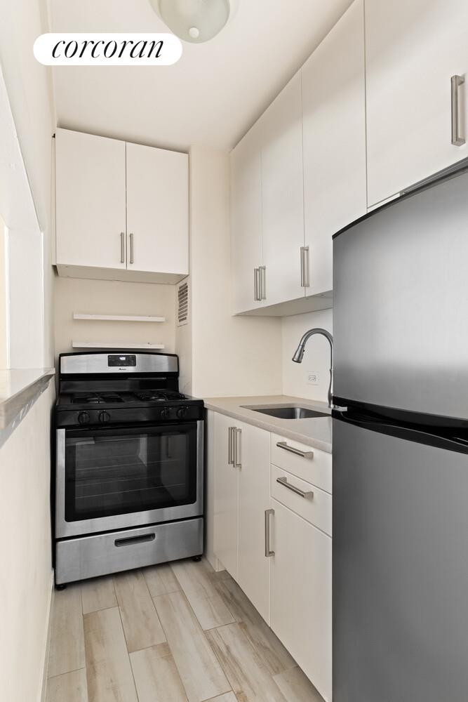 105 West 13th Street #14B, Greenwich Village, Manhattan, NY 10011 - Property photo 4 of 5
