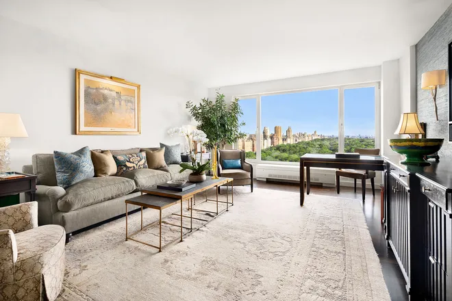 200 CENTRAL Park #25B, New York, NY 10019