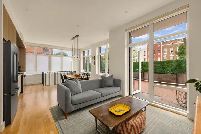 46 KOSSUTH Place #1A, Brooklyn, NY 11221