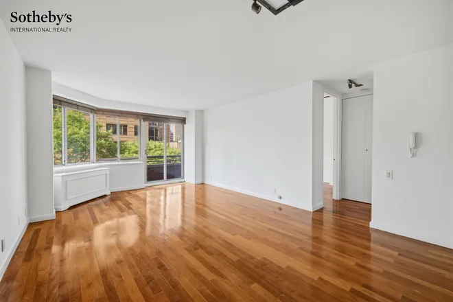 401 East 84th Street #3B, New York, NY 10028