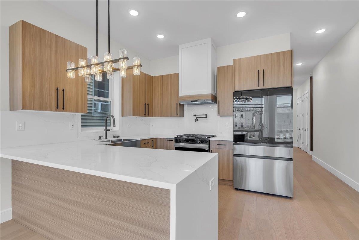206 CLENDENNY Avenue, Jersey City, JC West Bergen, NJ 07304-1202 - Property photo 4 of 35