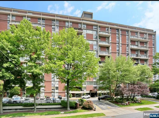 2 Horizon #G-2, Fort Lee, NJ 07024