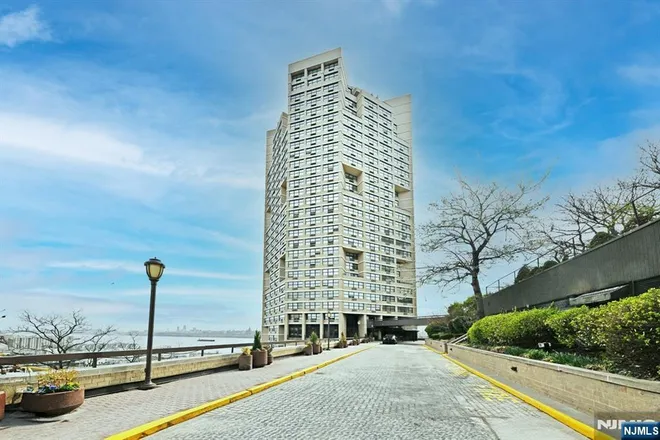 7004 Boulevard East #1B, Guttenberg, NJ 07093