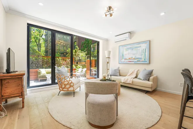 376 WEST Street #GB, New York, NY 10014
