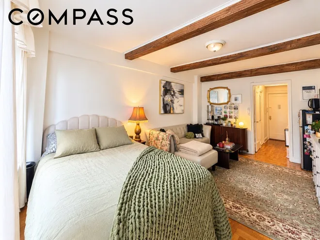 433 West 34th Street #4D, New York, NY 10001