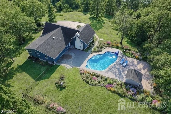 2 Rossi Drive, Clinton Town, NJ 08809