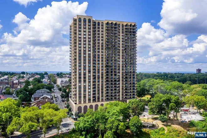 7855 Boulevard East #19J, North Bergen, NJ 07047