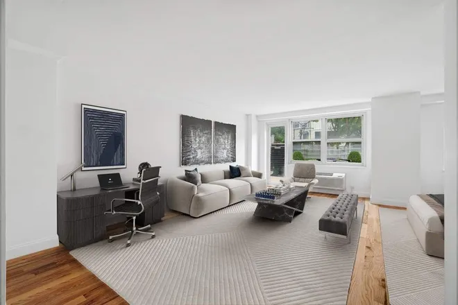 360 West 22nd Street #1R, New York, NY 10011