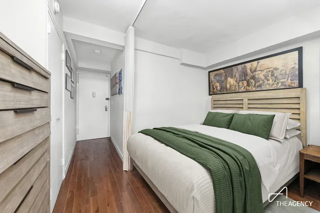 321 East 45th Street #10A, New York, NY 10017
