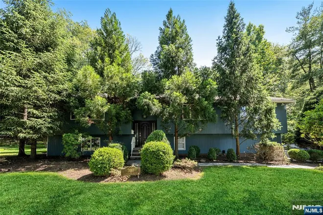 300 Lake Shore, Haworth, NJ 07641