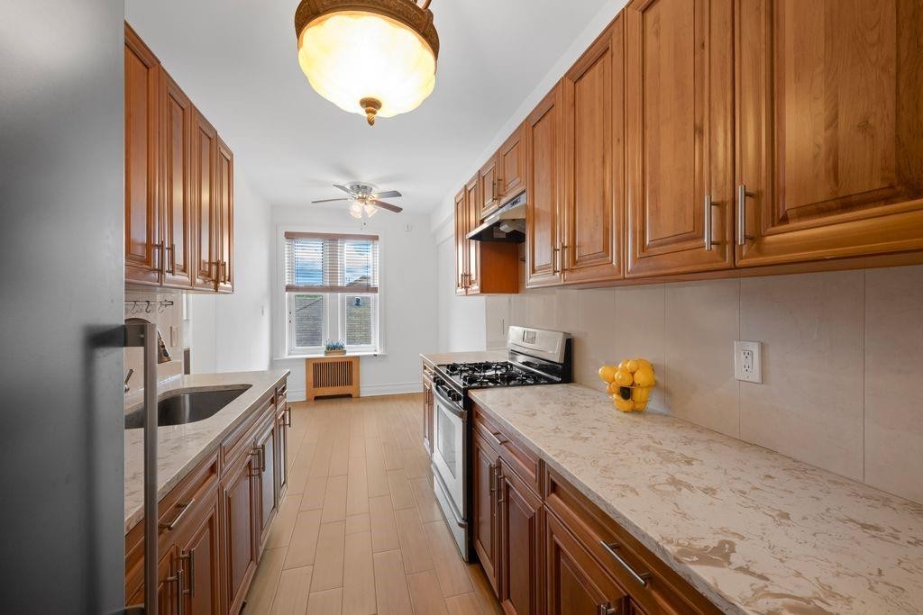 7119 Shore Road #3E, Bay Ridge, Brooklyn, NY 11209 - Property photo 2 of 27