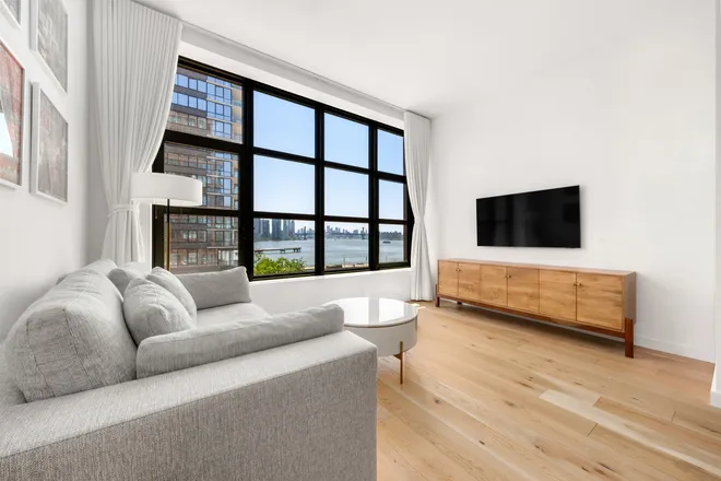 29 HURON Street #4DW, Brooklyn, NY 11222