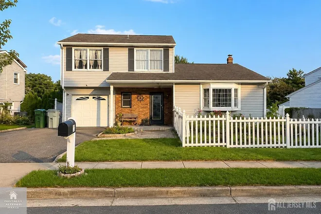 17 ridge Road, None, NJ 08817
