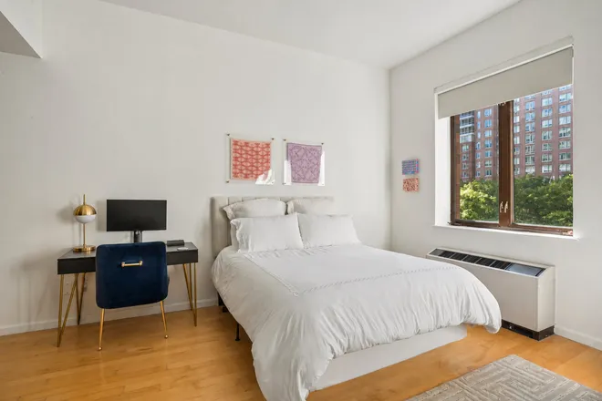 20 WEST Street #4A, New York, NY 10004