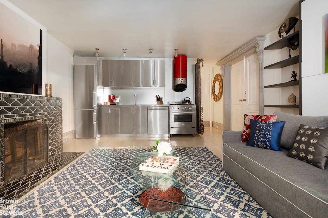 40 REMSEN Street #1, Brooklyn Heights, Brooklyn, NY 11201 - Property photo 3 of 23