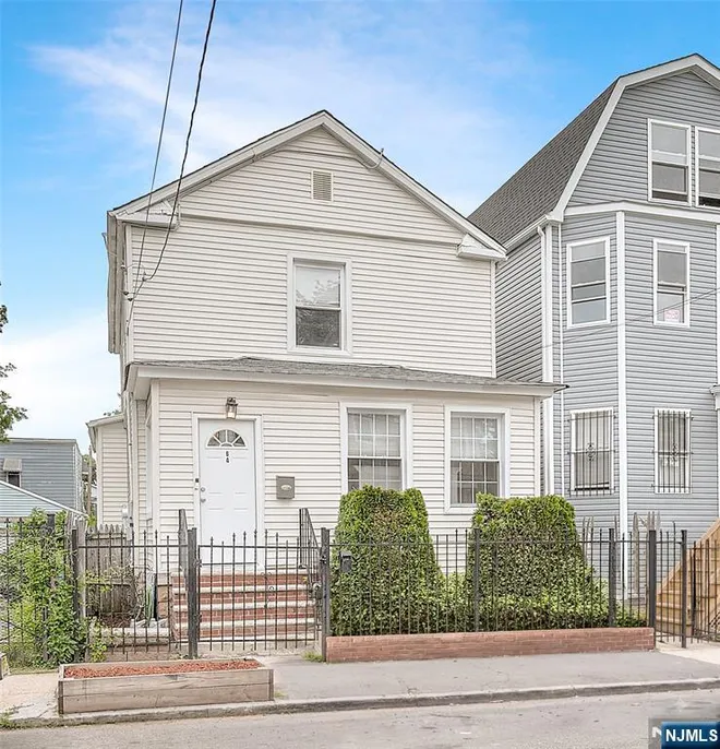64 Norwood, Newark, NJ 07106