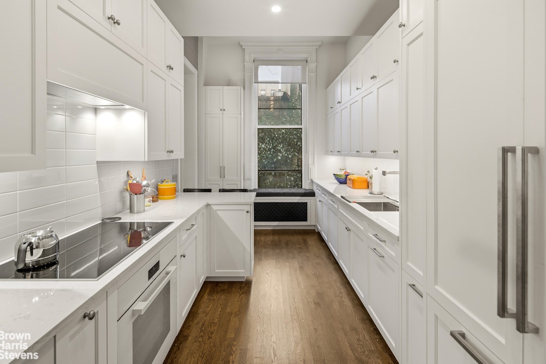 73 REMSEN Street #2, Brooklyn Heights, Brooklyn, NY 11201 - Property photo 4 of 13