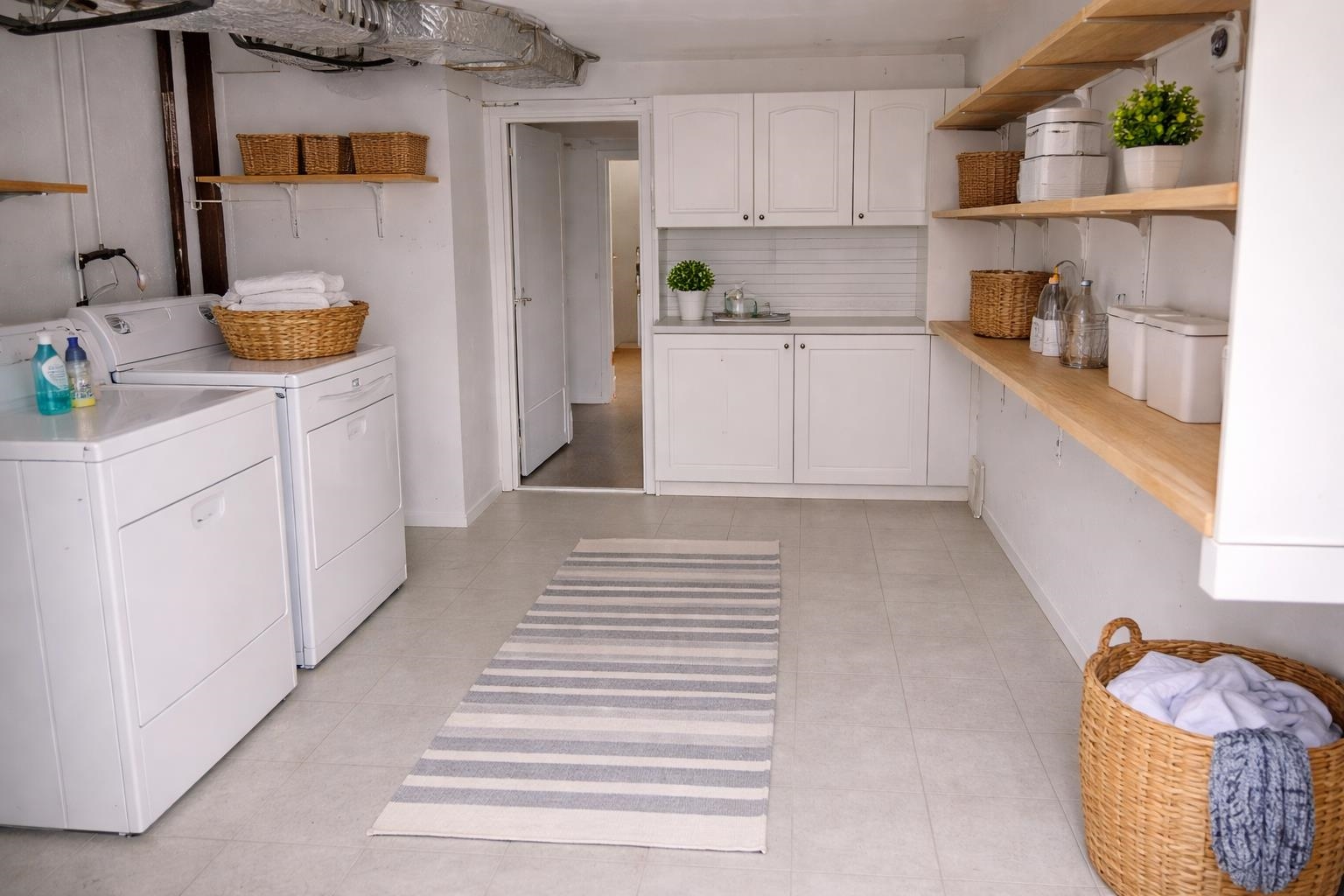 84B SUBURBIA Drive, Jersey City, JC West Bergen, NJ 07305 - Property photo 5 of 7