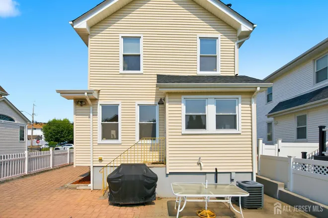 142 Morgan Place, Arlington Rdg, NJ 07031