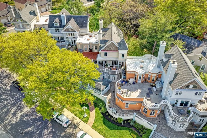 100 1st, Keyport, NJ 07735