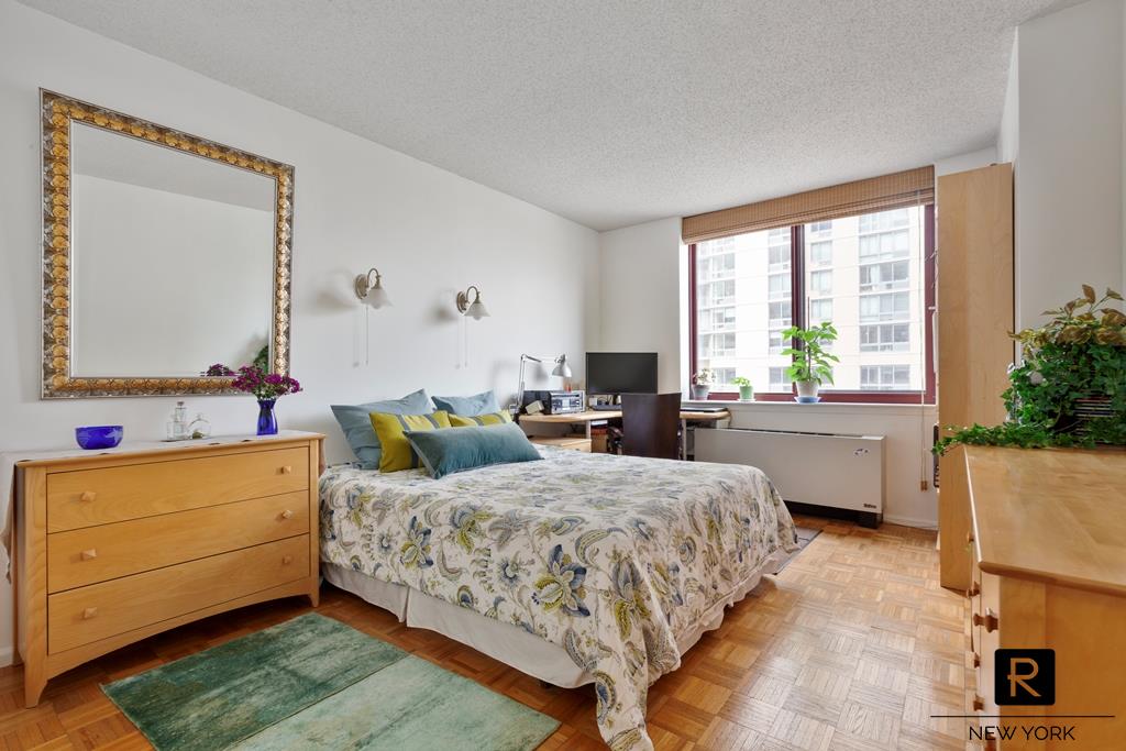 4-74 48th Avenue #8-F, Long Island City, Queens, NY 11109 - Property photo 5 of 11