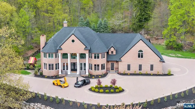 19 Amira, Kinnelon Borough, NJ 07405