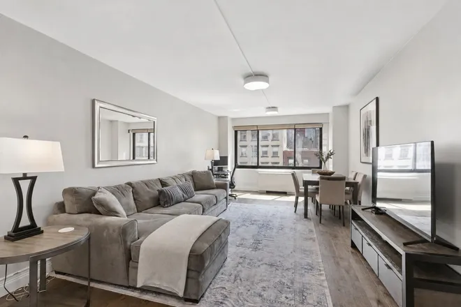 201 West 21st Street #5F, New York, NY 10011