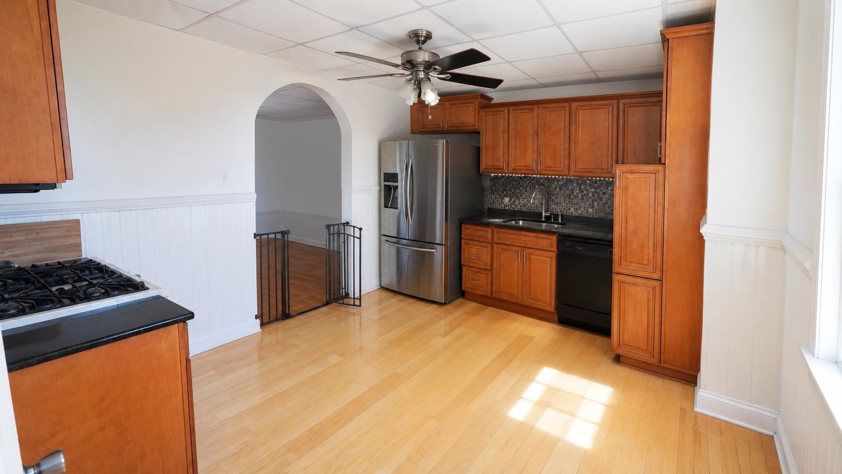430 AVENUE East, Bayonne City, Bayonne, NJ 07002 - Property photo 3 of 10