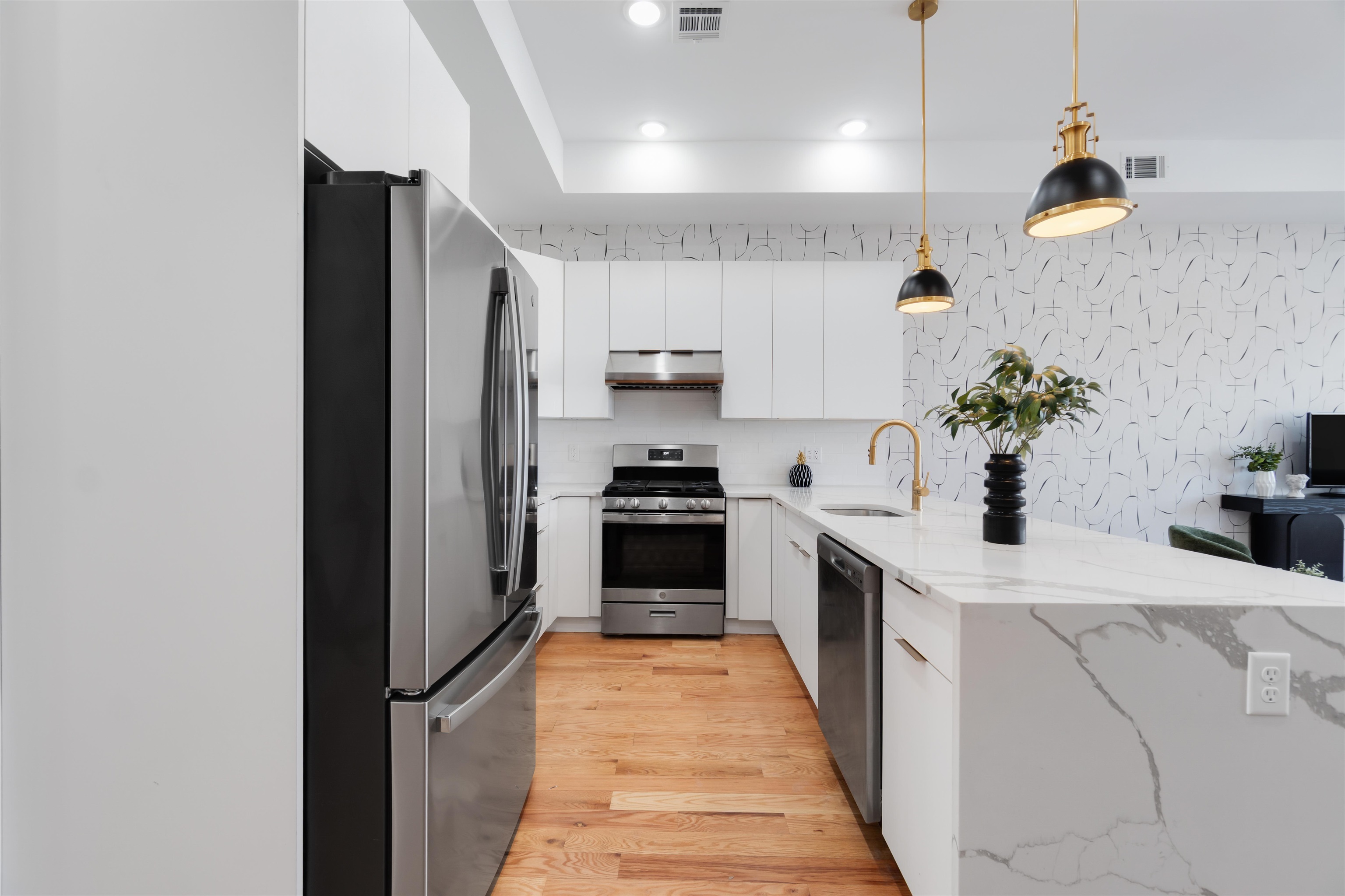 94 VAN HORNE Street, Jersey City, JC Bergen Lafayette, NJ 07304 - Property photo 4 of 34