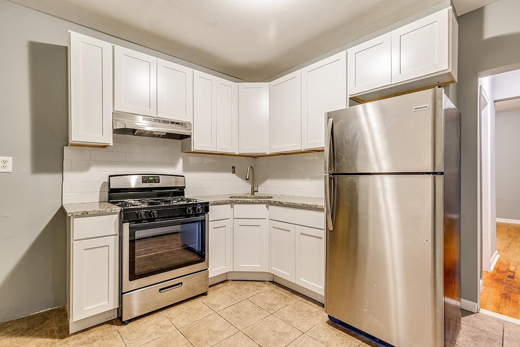 211 MYRTLE Avenue, Jersey City, JC Greenville, NJ 07305 - Property photo 2 of 22