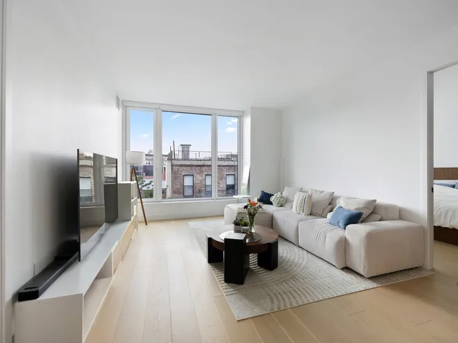 171 North 1st Street #5H, Brooklyn, NY 11211