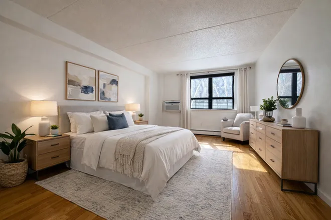 220 MANHATTAN Avenue #1U, New York, NY 10026