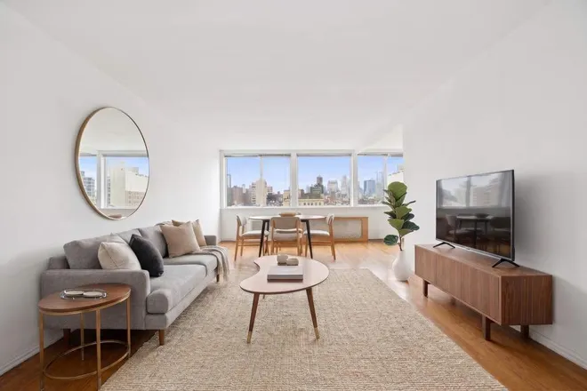 333 East 14th Street #11H, New York, NY 10003