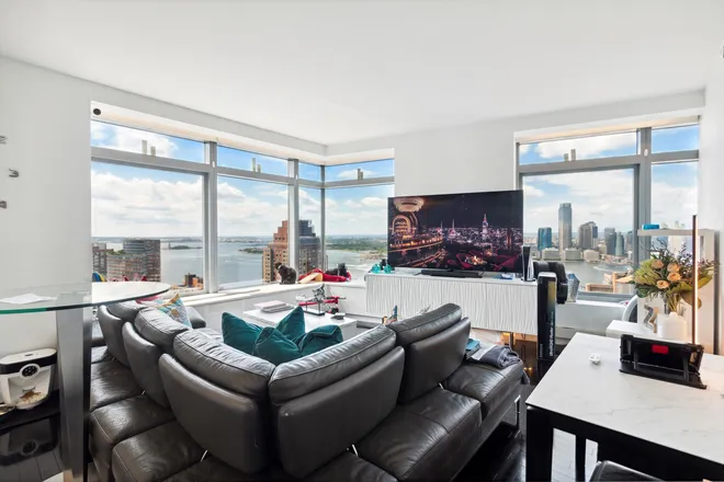 123 WASHINGTON Street #39A, New York, NY 10006