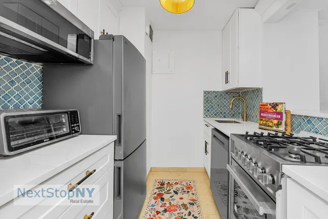 245 East 54th Street #22C, New York, NY 10022