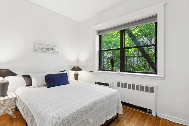 230 East 52nd Street #3E, New York, NY 10022