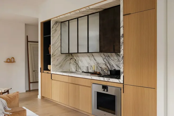 135 East 47th Street #15D, New York, NY 10017