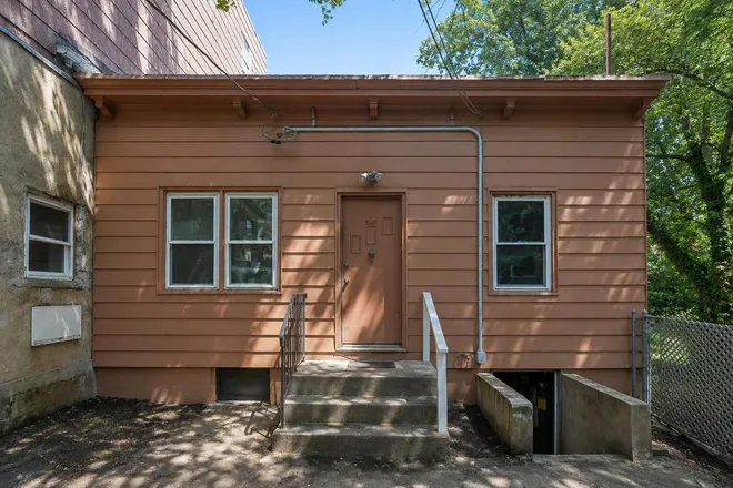 414 MONASTERY Place Rear, Union City, NJ 07087-4408