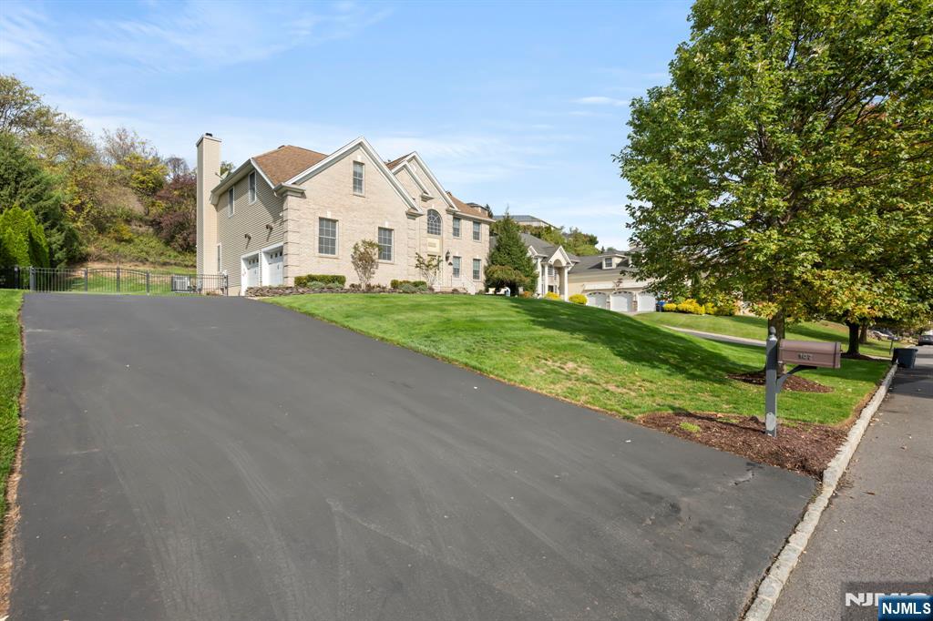 107 Hamilton, Totowa Borough, Totowa, NJ 07512 - Property photo 3 of 50
