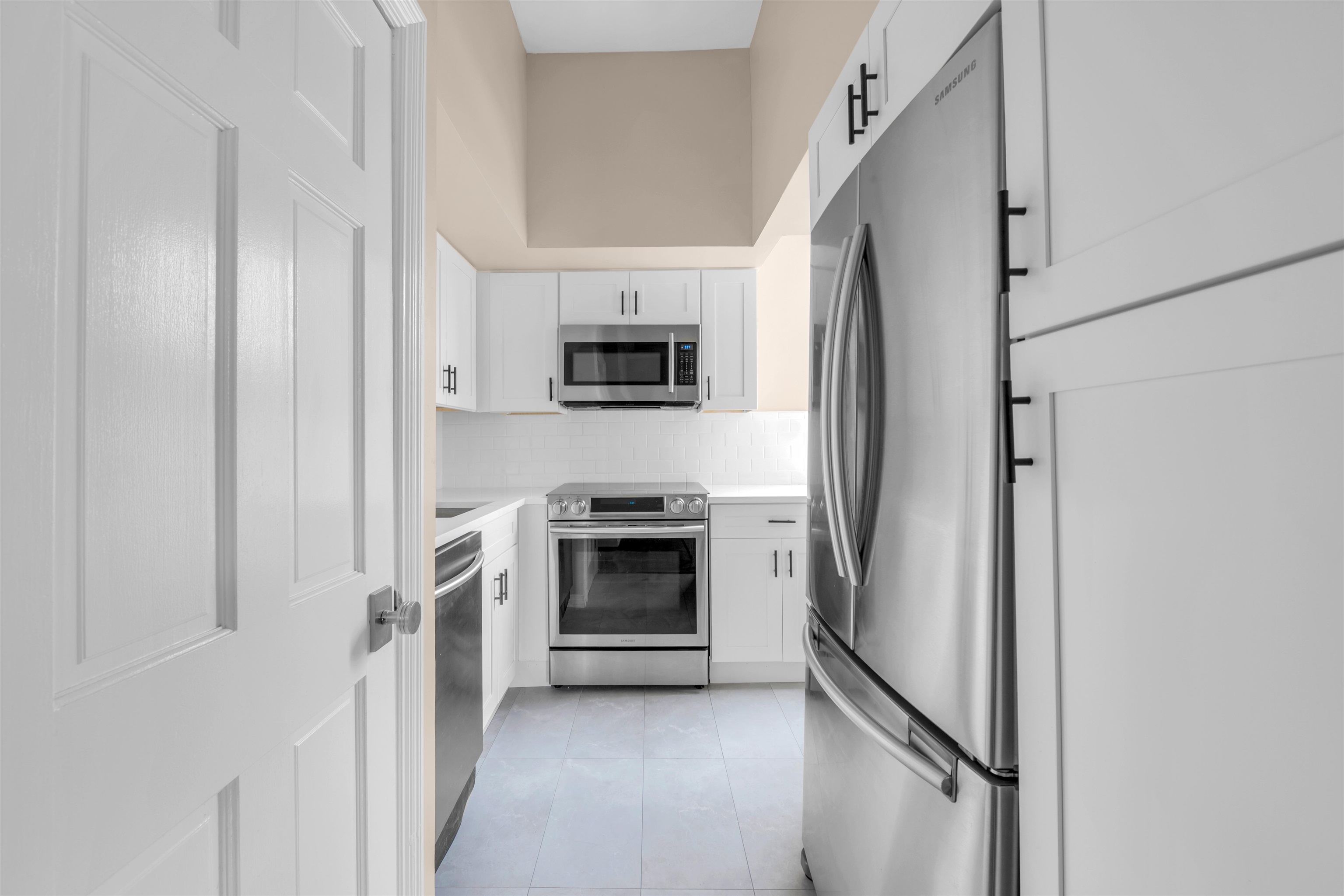 6816 BELLEVUE Avenue, Guttenberg Town, Guttenberg, NJ 07093 - Property photo 2 of 30