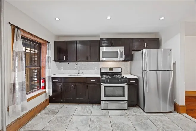 554 LEXINGTON Avenue, Brooklyn, NY 11221