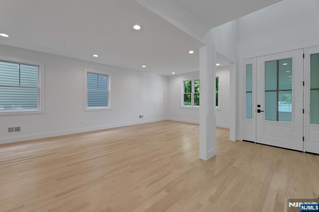 103 Hallberg, Bergenfield Borough, Bergenfield, NJ 07621 - Property photo 3 of 24