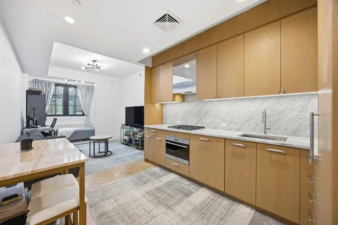 300 West 122nd Street #5R, New York, NY 10027