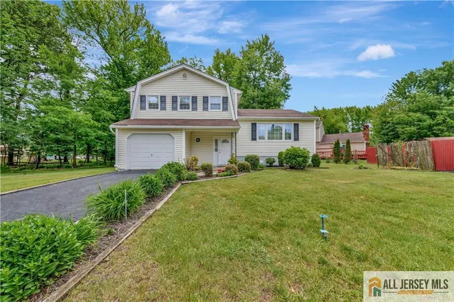 6 Sherry Court, North Edison, NJ 08820