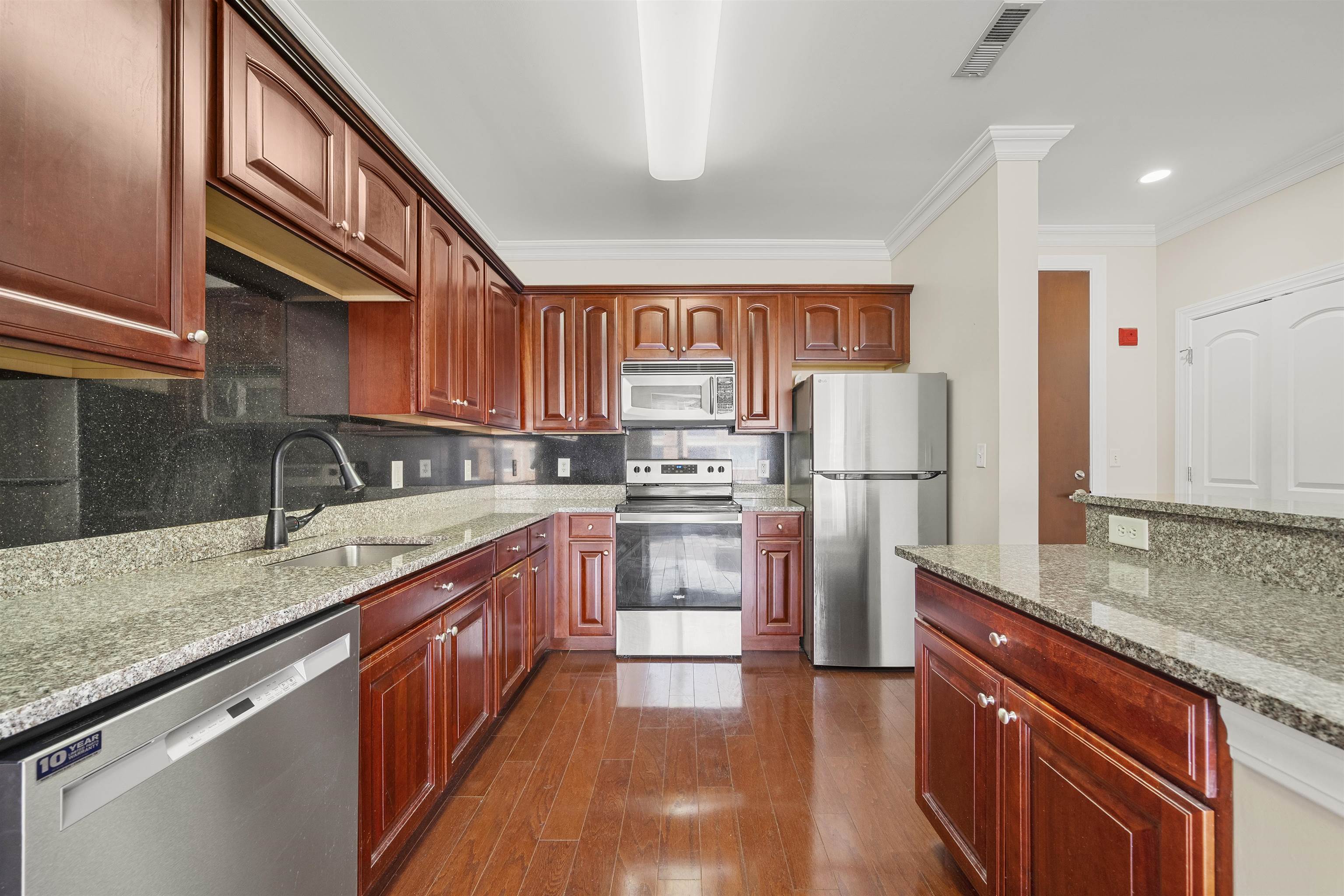 22 AVENUE AT PORT IMPERIAL, West New York Town, West New York, NJ 07093 - Property photo 5 of 34