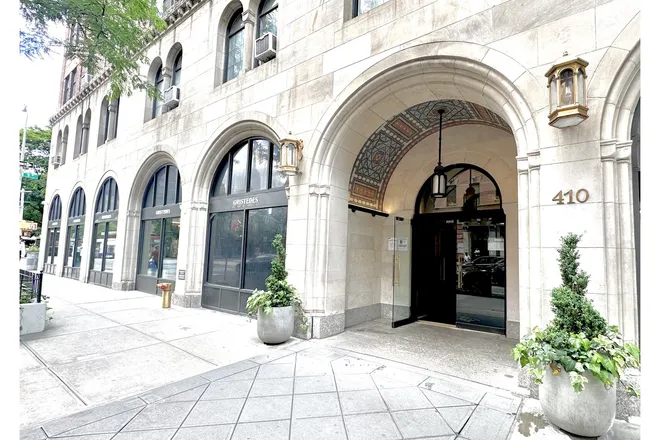 410 West 20th Street #15J, New York, NY 10011