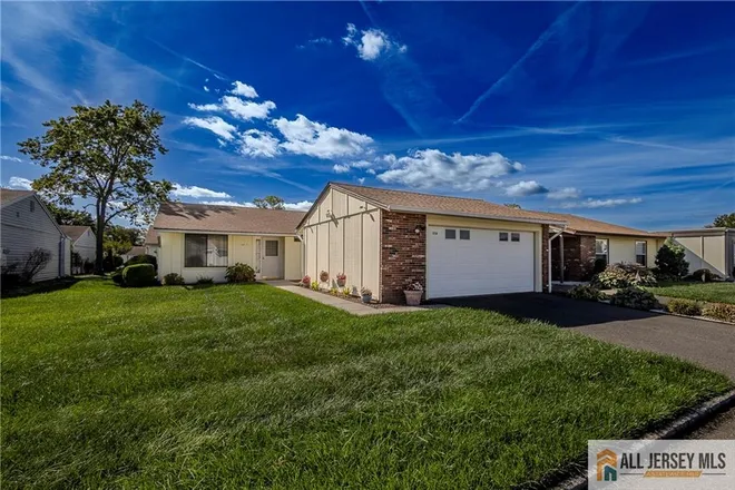 30 Larch Plaza #30A, Clearbrook Bldg 30, NJ 08831