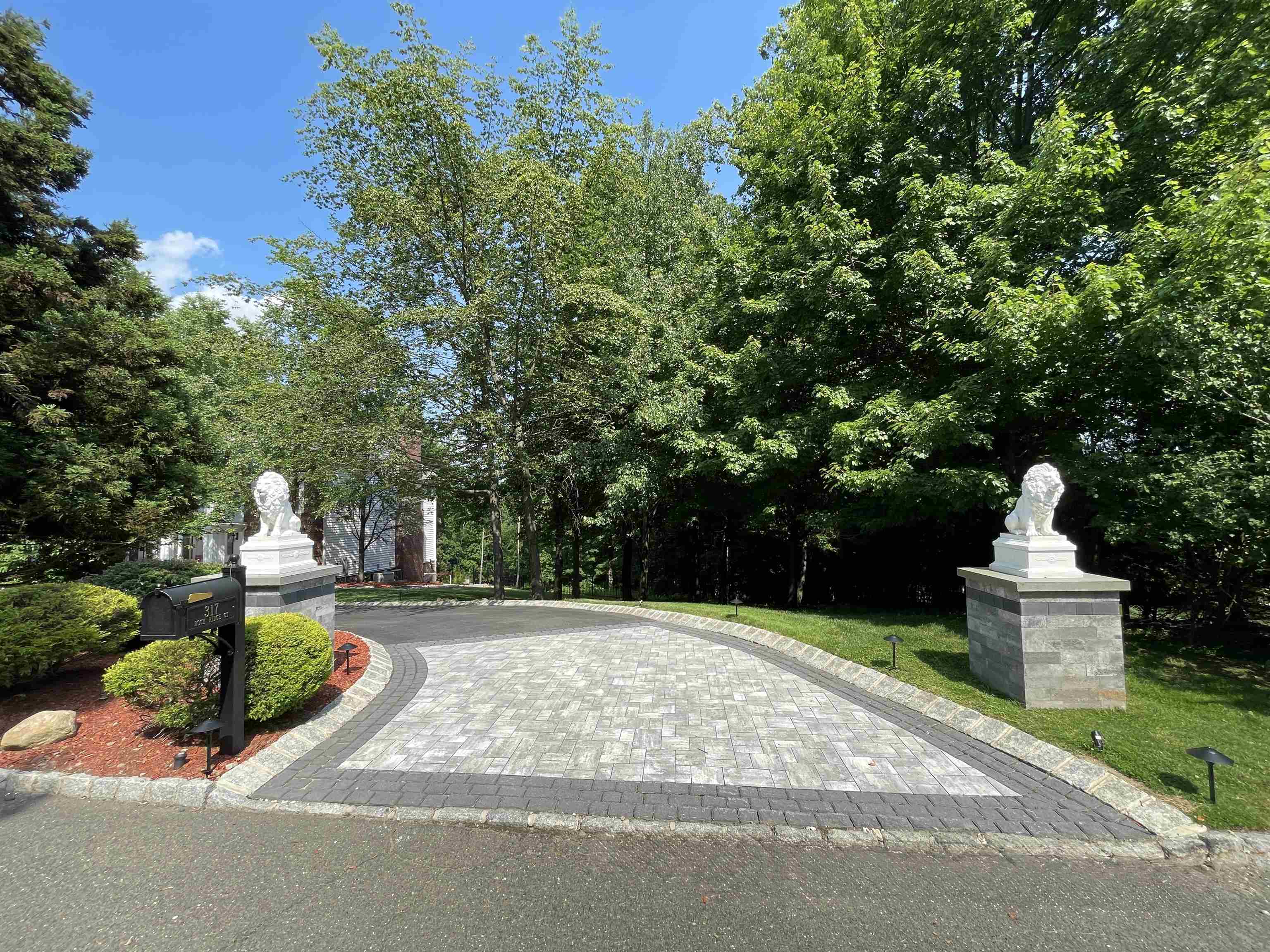 317 ROCK RIDGE Court, Franklin Lakes Borough, Franklin Lakes, NJ 07417 - Property photo 2 of 47