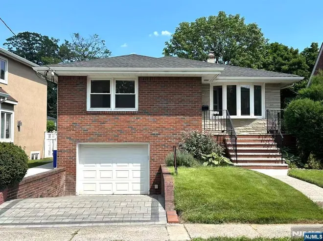 1018 Inwood, Fort Lee, NJ 07024