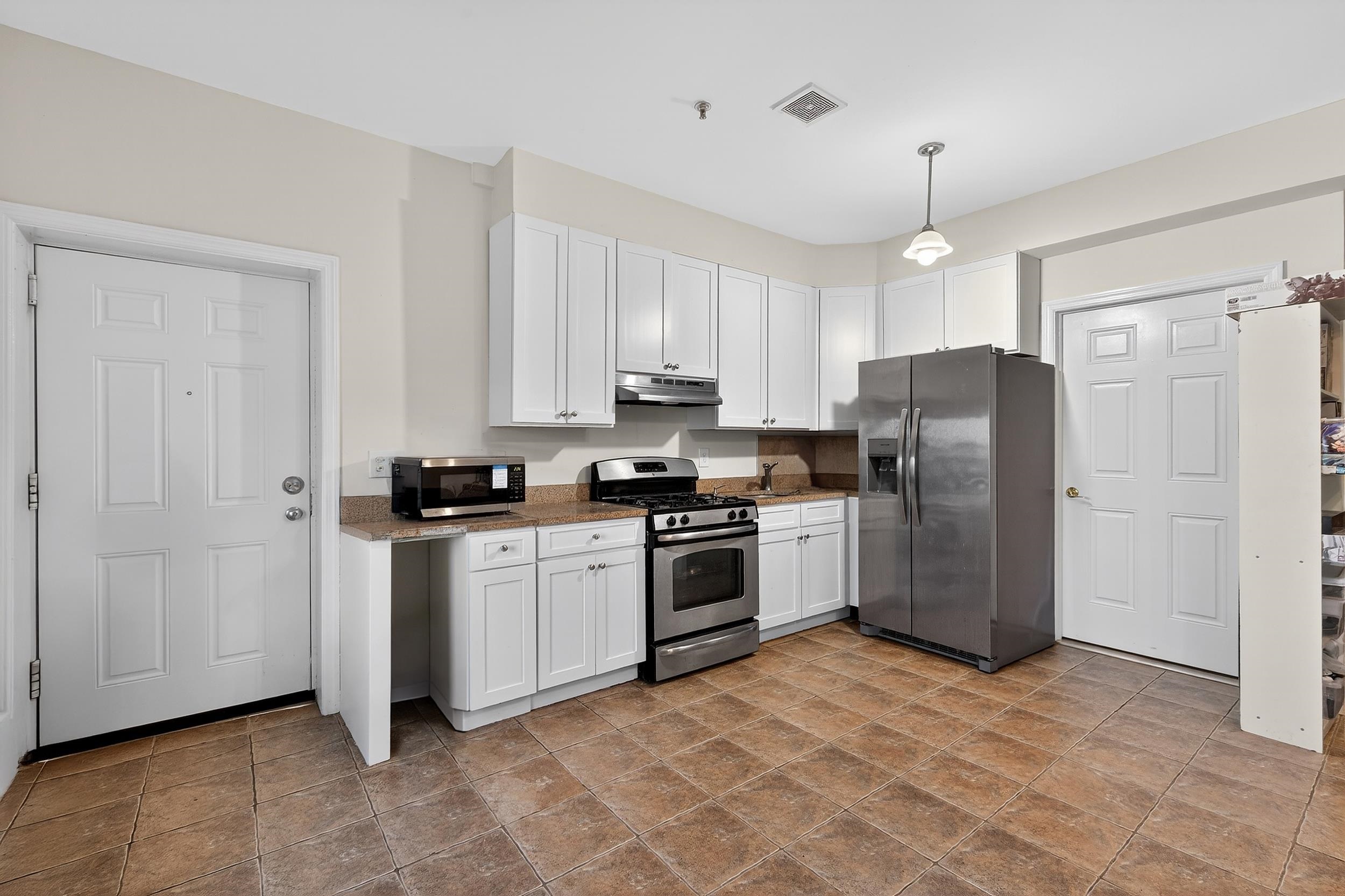 620 38th Street, Union City, Union City, NJ 07087 - Property photo 2 of 13